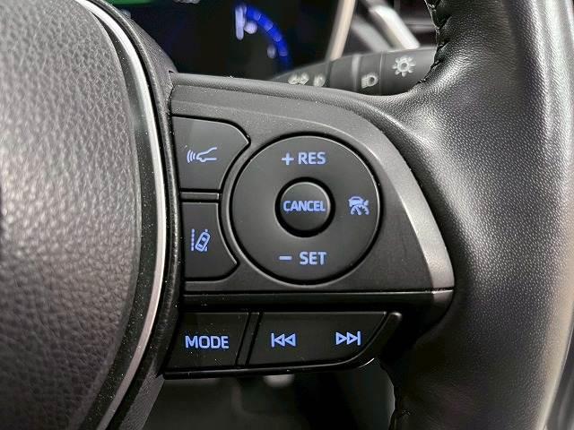 カローラクロス ハイブリッド　Ｚ　パノラマルーフ／１０．５インチナビ／全周囲／ブラインドスポット／シートヒーター／レーダークルーズ／ＣＤ／ＤＶＤ／Ｂｌｕｅｔｏｏｔｈ接続／パワーシート／１８インチアルミ／衝突軽減／レーンアシスト／ＥＴＣ（6枚目）