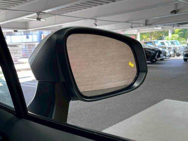 カローラクロス ハイブリッド　Ｚ　パノラマルーフ／１０．５インチナビ／全周囲／ブラインドスポット／シートヒーター／レーダークルーズ／ＣＤ／ＤＶＤ／Ｂｌｕｅｔｏｏｔｈ接続／パワーシート／１８インチアルミ／衝突軽減／レーンアシスト／ＥＴＣ（7枚目）