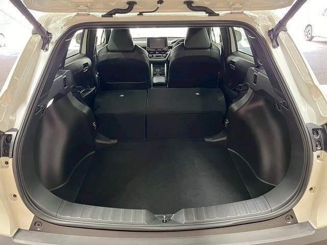 カローラクロス ハイブリッド　Ｚ　パノラマルーフ／１０．５インチナビ／全周囲／ブラインドスポット／シートヒーター／レーダークルーズ／ＣＤ／ＤＶＤ／Ｂｌｕｅｔｏｏｔｈ接続／パワーシート／１８インチアルミ／衝突軽減／レーンアシスト／ＥＴＣ（20枚目）