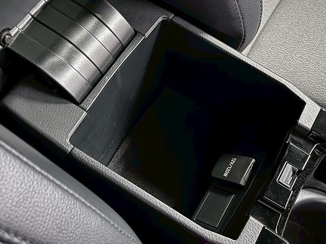 カローラクロス ハイブリッド　Ｚ　パノラマルーフ／１０．５インチナビ／全周囲／ブラインドスポット／シートヒーター／レーダークルーズ／ＣＤ／ＤＶＤ／Ｂｌｕｅｔｏｏｔｈ接続／パワーシート／１８インチアルミ／衝突軽減／レーンアシスト／ＥＴＣ（23枚目）