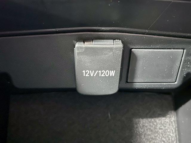 カローラクロス ハイブリッド　Ｚ　パノラマルーフ／１０．５インチナビ／全周囲／ブラインドスポット／シートヒーター／レーダークルーズ／ＣＤ／ＤＶＤ／Ｂｌｕｅｔｏｏｔｈ接続／パワーシート／１８インチアルミ／衝突軽減／レーンアシスト／ＥＴＣ（24枚目）