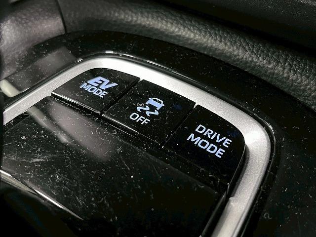 カローラクロス ハイブリッド　Ｚ　パノラマルーフ／１０．５インチナビ／全周囲／ブラインドスポット／シートヒーター／レーダークルーズ／ＣＤ／ＤＶＤ／Ｂｌｕｅｔｏｏｔｈ接続／パワーシート／１８インチアルミ／衝突軽減／レーンアシスト／ＥＴＣ（29枚目）