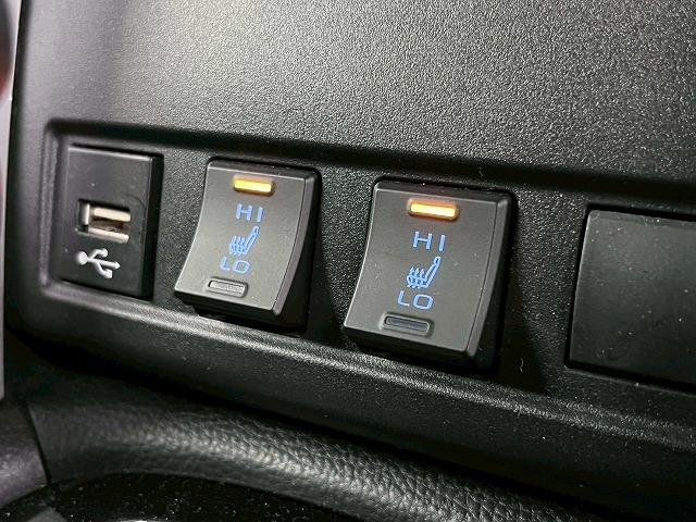 カローラクロス ハイブリッド　Ｚ　パノラマルーフ／１０．５インチナビ／全周囲／ブラインドスポット／シートヒーター／レーダークルーズ／ＣＤ／ＤＶＤ／Ｂｌｕｅｔｏｏｔｈ接続／パワーシート／１８インチアルミ／衝突軽減／レーンアシスト／ＥＴＣ（31枚目）