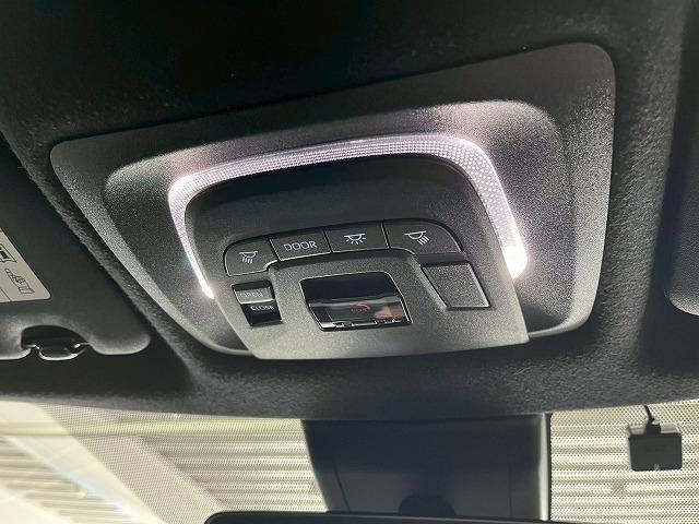 カローラクロス ハイブリッド　Ｚ　パノラマルーフ／１０．５インチナビ／全周囲／ブラインドスポット／シートヒーター／レーダークルーズ／ＣＤ／ＤＶＤ／Ｂｌｕｅｔｏｏｔｈ接続／パワーシート／１８インチアルミ／衝突軽減／レーンアシスト／ＥＴＣ（33枚目）