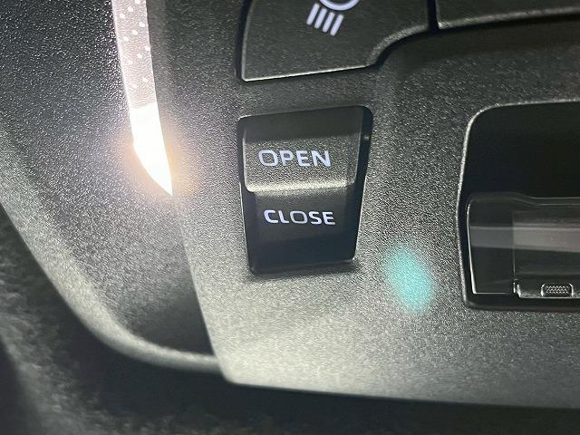 カローラクロス ハイブリッド　Ｚ　パノラマルーフ／１０．５インチナビ／全周囲／ブラインドスポット／シートヒーター／レーダークルーズ／ＣＤ／ＤＶＤ／Ｂｌｕｅｔｏｏｔｈ接続／パワーシート／１８インチアルミ／衝突軽減／レーンアシスト／ＥＴＣ（35枚目）