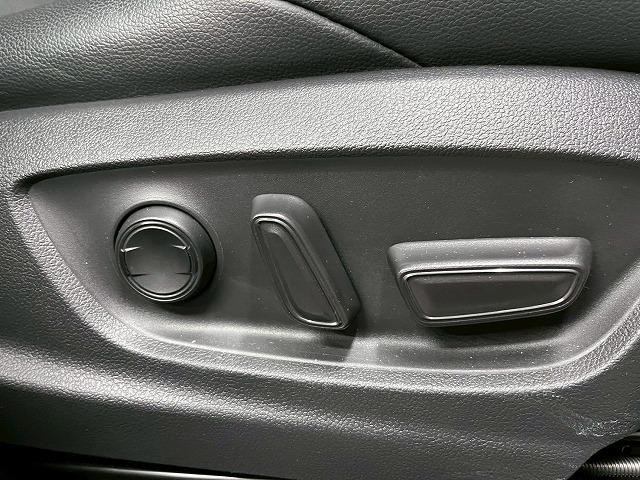 カローラクロス ハイブリッド　Ｚ　パノラマルーフ／１０．５インチナビ／全周囲／ブラインドスポット／シートヒーター／レーダークルーズ／ＣＤ／ＤＶＤ／Ｂｌｕｅｔｏｏｔｈ接続／パワーシート／１８インチアルミ／衝突軽減／レーンアシスト／ＥＴＣ（44枚目）