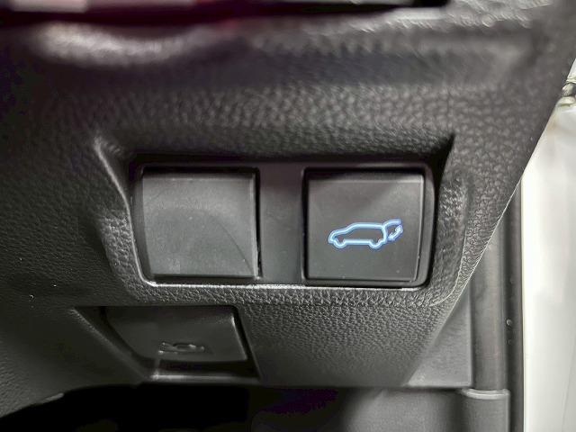 カローラクロス ハイブリッド　Ｚ　パノラマルーフ／１０．５インチナビ／全周囲／ブラインドスポット／シートヒーター／レーダークルーズ／ＣＤ／ＤＶＤ／Ｂｌｕｅｔｏｏｔｈ接続／パワーシート／１８インチアルミ／衝突軽減／レーンアシスト／ＥＴＣ（47枚目）