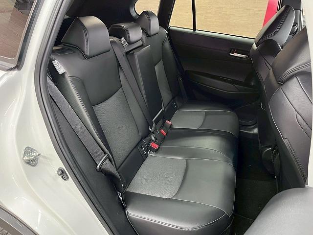 カローラクロス ハイブリッド　Ｚ　パノラマルーフ／１０．５インチナビ／全周囲／ブラインドスポット／シートヒーター／レーダークルーズ／ＣＤ／ＤＶＤ／Ｂｌｕｅｔｏｏｔｈ接続／パワーシート／１８インチアルミ／衝突軽減／レーンアシスト／ＥＴＣ（54枚目）