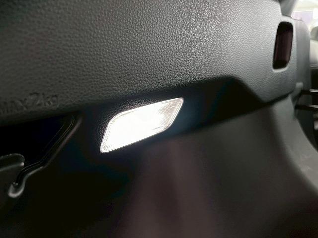 カローラクロス ハイブリッド　Ｚ　パノラマルーフ／１０．５インチナビ／全周囲／ブラインドスポット／シートヒーター／レーダークルーズ／ＣＤ／ＤＶＤ／Ｂｌｕｅｔｏｏｔｈ接続／パワーシート／１８インチアルミ／衝突軽減／レーンアシスト／ＥＴＣ（62枚目）