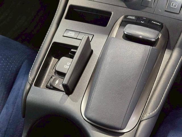 ＣＴ ＣＴ２００ｈ　バージョンＣ　ナビＴＶ／クルーズコントロール／パワーシート／バックカメラ／パドルシフト／ＣＤ／ＤＶＤ／Ｂｌｕｅｔｏｏｔｈ接続／パワーシート／１６インチアルミ／ＬＥＤヘッド／スマートキー／プッシュスタート／ＥＴＣ（23枚目）