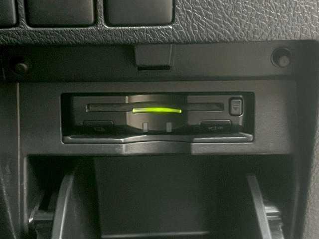 ヴェルファイア ２．５Ｚ　ゴールデンアイズ　ワンオーナー／ナビ／両側電動／ＣＤ／ＤＶＤ／Ｂｌｕｅｔｏｏｔｈ接続／衝突軽減／レーンアシスト／レーダークルーズ／ＬＥＤライト／コーナーセンサー／１８インチアルミ／オットマン／ＡＣ１００Ｖ／スマートキー（15枚目）