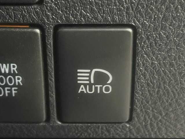 ヴェルファイア ２．５Ｚ　ゴールデンアイズ　ワンオーナー／ナビ／両側電動／ＣＤ／ＤＶＤ／Ｂｌｕｅｔｏｏｔｈ接続／衝突軽減／レーンアシスト／レーダークルーズ／ＬＥＤライト／コーナーセンサー／１８インチアルミ／オットマン／ＡＣ１００Ｖ／スマートキー（16枚目）