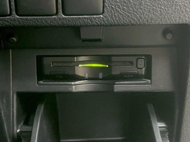 ヴェルファイア ２．５Ｚ　ゴールデンアイズ　ワンオーナー／ナビ／両側電動／ＣＤ／ＤＶＤ／Ｂｌｕｅｔｏｏｔｈ接続／衝突軽減／レーンアシスト／レーダークルーズ／ＬＥＤライト／コーナーセンサー／１８インチアルミ／オットマン／ＡＣ１００Ｖ／スマートキー（46枚目）