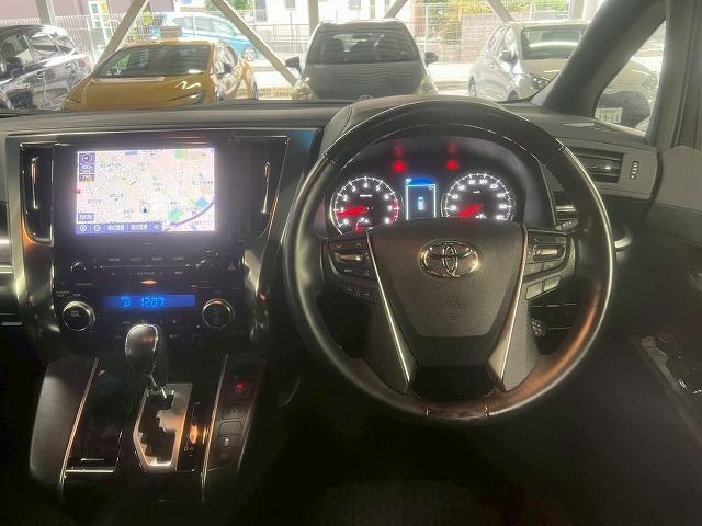 ヴェルファイア ２．５Ｚ　ゴールデンアイズ　ワンオーナー／ナビ／両側電動／ＣＤ／ＤＶＤ／Ｂｌｕｅｔｏｏｔｈ接続／衝突軽減／レーンアシスト／レーダークルーズ／ＬＥＤライト／コーナーセンサー／１８インチアルミ／オットマン／ＡＣ１００Ｖ／スマートキー（71枚目）