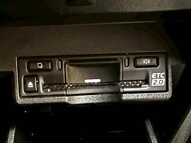 RX RX500h Fスポーツパフォーマンス サンルーフ/14型ナビ/全周囲/デジタルミラー/ブラインドスポット/パワーシート/シートメモリ/シートエアコン/衝突軽減/レーンアシスト/レーダークルーズ/ステアリングヒーター/21インチアルミ(16枚目)