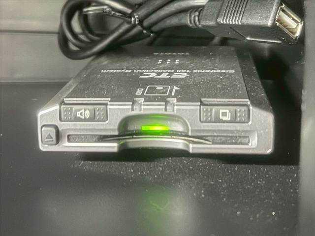 【ビルトインＥＴＣ】で高速道路もスムーズに乗り降り可能で、ご納車直後からの遠距離ドライブも可能です。