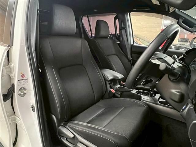 各ブランドのシートカバーの取り扱いもございます。また、弊社オリジナルフロアマットもご用意しております