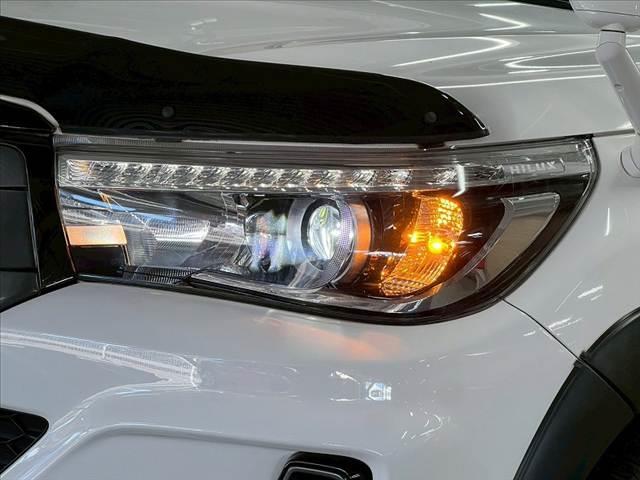 ＬＥＤヘッドライト装備！夜間もばっちり照らします。　発光色が太陽光に近い「白」でとても明るい、ＬＥＤヘッドライトを採用。