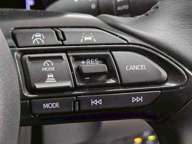 ヤリスクロス ハイブリッドＺ　ウルバーノ　全周囲カメラ／ＢＳＭ　／ナビＴＶ／シートヒーター／ハンドルヒーター／パワーシート／ＨＤＭＩ端子／レーダークルーズ／ステアリングスイッチ／ＵＳＢ端子／ＬＥＤライト／フロントフォグ／スマートキー／ＥＴＣ（7枚目）