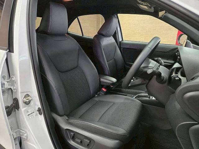 ヤリスクロス ハイブリッドＺ　ウルバーノ　全周囲カメラ／ＢＳＭ　／ナビＴＶ／シートヒーター／ハンドルヒーター／パワーシート／ＨＤＭＩ端子／レーダークルーズ／ステアリングスイッチ／ＵＳＢ端子／ＬＥＤライト／フロントフォグ／スマートキー／ＥＴＣ（9枚目）