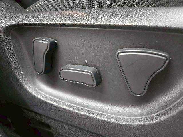 ヤリスクロス ハイブリッドＺ　ウルバーノ　全周囲カメラ／ＢＳＭ　／ナビＴＶ／シートヒーター／ハンドルヒーター／パワーシート／ＨＤＭＩ端子／レーダークルーズ／ステアリングスイッチ／ＵＳＢ端子／ＬＥＤライト／フロントフォグ／スマートキー／ＥＴＣ（16枚目）