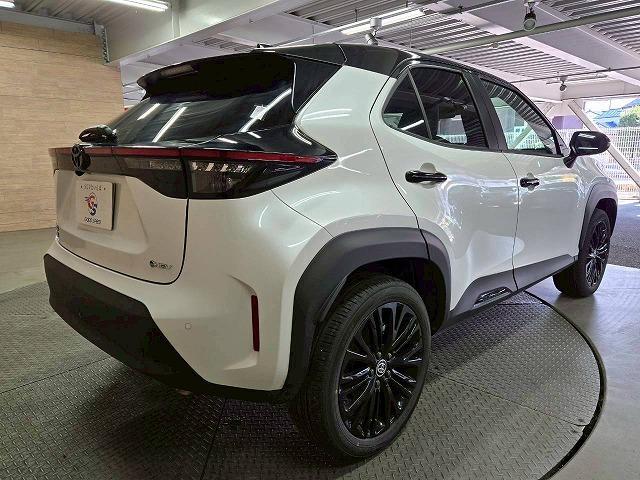 ヤリスクロス ハイブリッドＺ　ウルバーノ　全周囲カメラ／ＢＳＭ　／ナビＴＶ／シートヒーター／ハンドルヒーター／パワーシート／ＨＤＭＩ端子／レーダークルーズ／ステアリングスイッチ／ＵＳＢ端子／ＬＥＤライト／フロントフォグ／スマートキー／ＥＴＣ（24枚目）