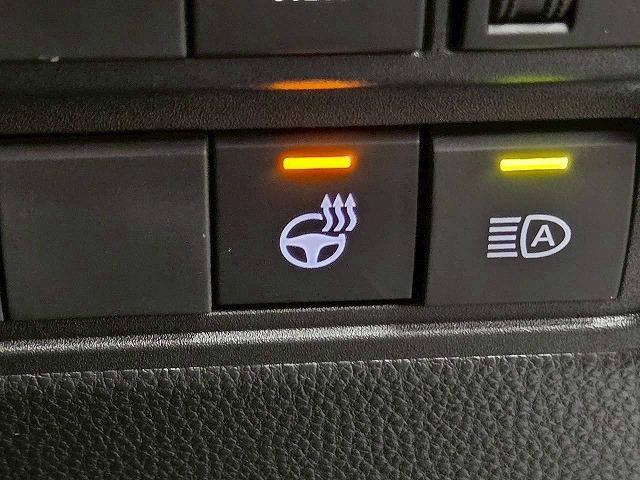 ヤリスクロス ハイブリッドＺ　ウルバーノ　全周囲カメラ／ＢＳＭ　／ナビＴＶ／シートヒーター／ハンドルヒーター／パワーシート／ＨＤＭＩ端子／レーダークルーズ／ステアリングスイッチ／ＵＳＢ端子／ＬＥＤライト／フロントフォグ／スマートキー／ＥＴＣ（48枚目）