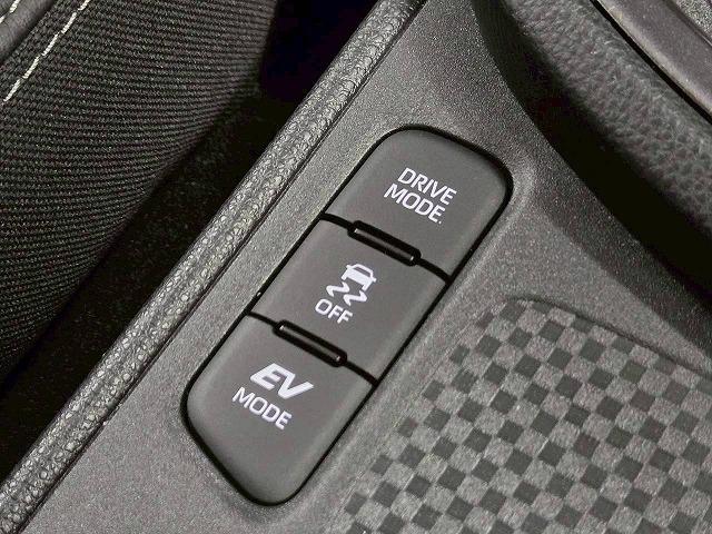 ヤリスクロス ハイブリッドＺ　ウルバーノ　全周囲カメラ／ＢＳＭ　／ナビＴＶ／シートヒーター／ハンドルヒーター／パワーシート／ＨＤＭＩ端子／レーダークルーズ／ステアリングスイッチ／ＵＳＢ端子／ＬＥＤライト／フロントフォグ／スマートキー／ＥＴＣ（67枚目）