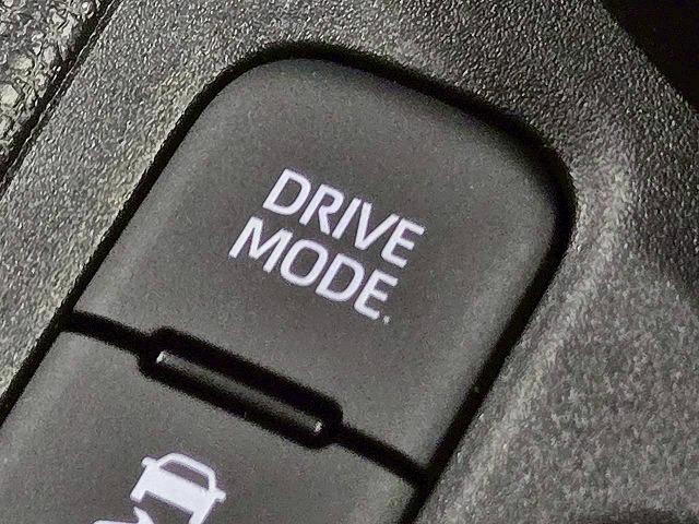 ヤリスクロス ハイブリッドＺ　ウルバーノ　全周囲カメラ／ＢＳＭ　／ナビＴＶ／シートヒーター／ハンドルヒーター／パワーシート／ＨＤＭＩ端子／レーダークルーズ／ステアリングスイッチ／ＵＳＢ端子／ＬＥＤライト／フロントフォグ／スマートキー／ＥＴＣ（70枚目）