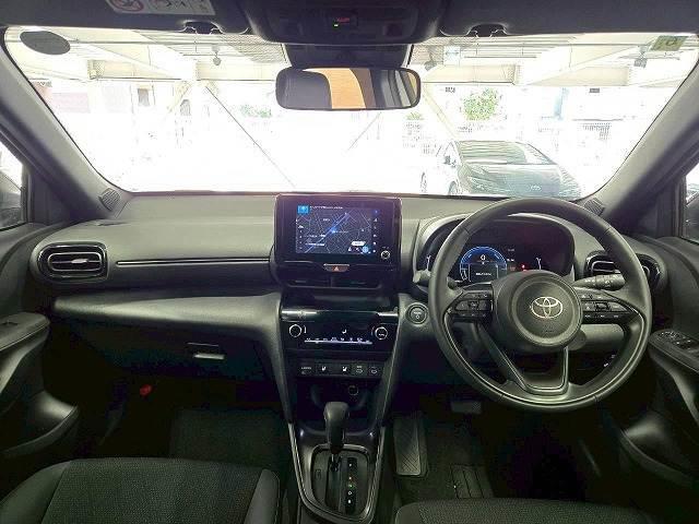 ヤリスクロス ハイブリッドＺ　ウルバーノ　特別仕様車／全周囲カメラ／ＢＳＭ　／ナビＴＶ／シートヒーター／ハンドルヒーター／パワーシート／ＨＤＭＩ端子／レーダークルーズ／ステアリングスイッチ／ＵＳＢ端子／ＬＥＤライト／フロントフォグ／ＥＴＣ（3枚目）