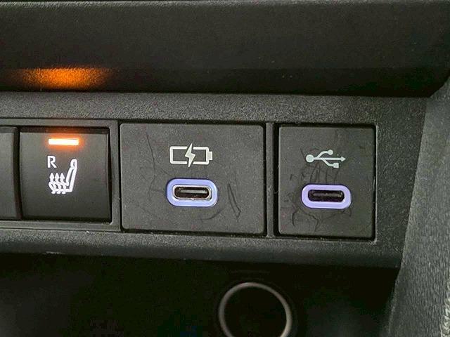 ヤリスクロス ハイブリッドＺ　ウルバーノ　特別仕様車／全周囲カメラ／ＢＳＭ　／ナビＴＶ／シートヒーター／ハンドルヒーター／パワーシート／ＨＤＭＩ端子／レーダークルーズ／ステアリングスイッチ／ＵＳＢ端子／ＬＥＤライト／フロントフォグ／ＥＴＣ（57枚目）