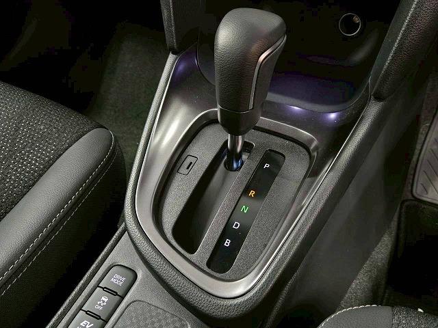 ヤリスクロス ハイブリッドＺ　ウルバーノ　特別仕様車／全周囲カメラ／ＢＳＭ　／ナビＴＶ／シートヒーター／ハンドルヒーター／パワーシート／ＨＤＭＩ端子／レーダークルーズ／ステアリングスイッチ／ＵＳＢ端子／ＬＥＤライト／フロントフォグ／ＥＴＣ（62枚目）