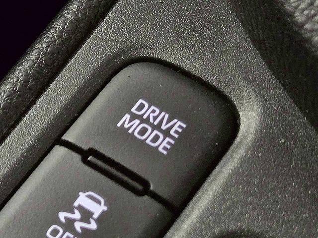 ヤリスクロス ハイブリッドＺ　ウルバーノ　特別仕様車／全周囲カメラ／ＢＳＭ　／ナビＴＶ／シートヒーター／ハンドルヒーター／パワーシート／ＨＤＭＩ端子／レーダークルーズ／ステアリングスイッチ／ＵＳＢ端子／ＬＥＤライト／フロントフォグ／ＥＴＣ（65枚目）