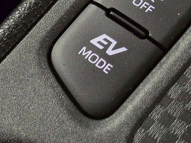 ヤリスクロス ハイブリッドＺ　ウルバーノ　特別仕様車／全周囲カメラ／ＢＳＭ　／ナビＴＶ／シートヒーター／ハンドルヒーター／パワーシート／ＨＤＭＩ端子／レーダークルーズ／ステアリングスイッチ／ＵＳＢ端子／ＬＥＤライト／フロントフォグ／ＥＴＣ（67枚目）