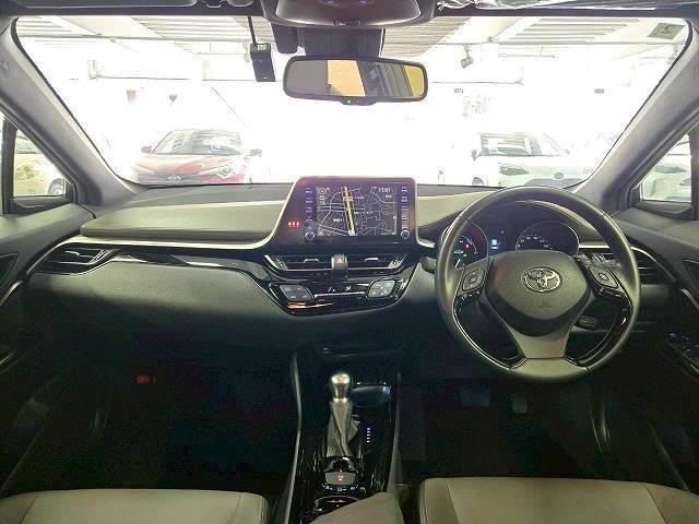 Ｃ－ＨＲ ハイブリッド　Ｇ　純正ディスプレイ／ＢＳＭ／レーダークルーズ／衝突軽減／レーンアシスト／ステアリングスイッチ／ハーフレザー／オートハイビーム／コーナーセンサー／ナビ／Ｂｌｕｅｔｏｏｔｈ接続／ドライブレコーダー／ＥＴＣ（3枚目）