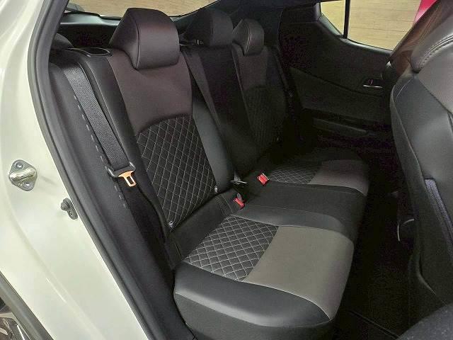 Ｃ－ＨＲ ハイブリッド　Ｇ　純正ディスプレイ／ＢＳＭ／レーダークルーズ／衝突軽減／レーンアシスト／ステアリングスイッチ／ハーフレザー／オートハイビーム／コーナーセンサー／ナビ／Ｂｌｕｅｔｏｏｔｈ接続／ドライブレコーダー／ＥＴＣ（10枚目）