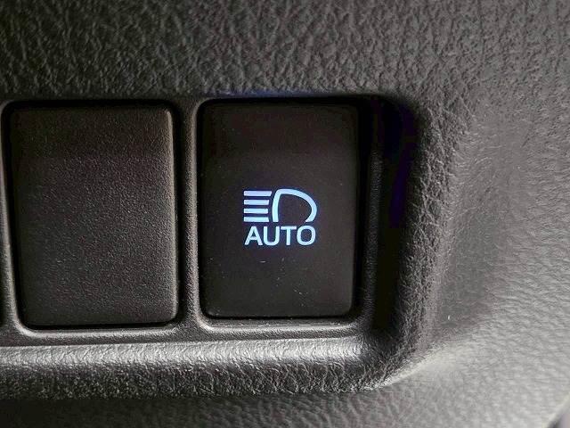 Ｃ－ＨＲ ハイブリッド　Ｇ　純正ディスプレイ／ＢＳＭ／レーダークルーズ／衝突軽減／レーンアシスト／ステアリングスイッチ／ハーフレザー／オートハイビーム／コーナーセンサー／ナビ／Ｂｌｕｅｔｏｏｔｈ接続／ドライブレコーダー／ＥＴＣ（14枚目）