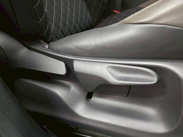 Ｃ－ＨＲ ハイブリッド　Ｇ　純正ディスプレイ／ＢＳＭ／レーダークルーズ／衝突軽減／レーンアシスト／ステアリングスイッチ／ハーフレザー／オートハイビーム／コーナーセンサー／ナビ／Ｂｌｕｅｔｏｏｔｈ接続／ドライブレコーダー／ＥＴＣ（45枚目）