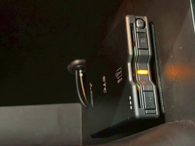 エスクード ハイブリッド　ナビＴＶ／レーダークルーズ／ＢＳＭ／シートヒーター／Ｂｌｕｅｔｏｏｔｈ接続／ステアリングスイッチ／パドルシフト／衝突軽減／レーンアシスト／ミラーヒーター／１７インチアルミ／スマートキー／ＥＴＣ（8枚目）