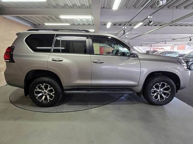 ランドクルーザープラド ＴＸ　ルーフレール／９インチナビ／バックカメラ／ＬＥＤライト／ＲＥＣＡＲＯシート／クリアランスソナー／衝突軽減／レーンアシスト／レーダークルーズ／オートハイビーム／ヘッドライトウォッシャー／ＥＴＣ（18枚目）