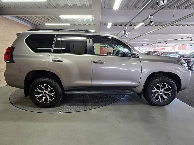 ランドクルーザープラド ＴＸ　ルーフレール／９インチナビ／バックカメラ／ＬＥＤライト／ＲＥＣＡＲＯシート／クリアランスソナー／衝突軽減／レーンアシスト／レーダークルーズ／オートハイビーム／ヘッドライトウォッシャー／ＥＴＣ（22枚目）