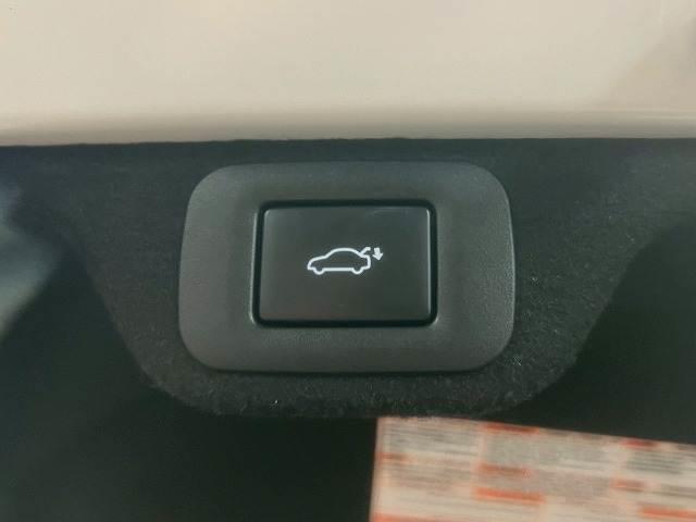 クラウンクロスオーバー Gアドバンスド・レザーパッケージ 全周囲カメラ/ダークチェスナット内装/AC100V/BSM/ヘッドアップディスプレイ/レーダークルーズコントロール/シートヒーター/シートクーラー/パワーシート/ハンズフリーパワートランク(7枚目)