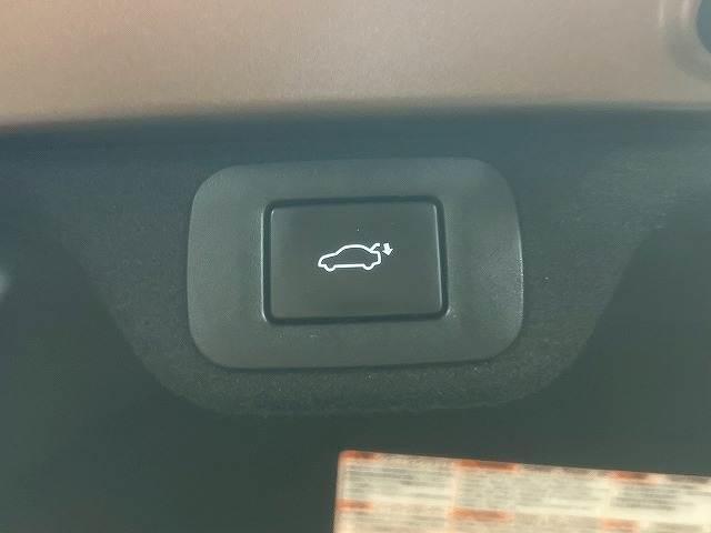 クラウンクロスオーバー Gアドバンスド・レザーパッケージ ワンオーナー/12.3インチナビ/全周囲/デジタルミラー/ブラインドスポット/シートヒーター/シートクーラー/衝突軽減/レーンアシスト/レーンアシスト/パワーシート/シートメモリ/クリアランスソナー(8枚目)