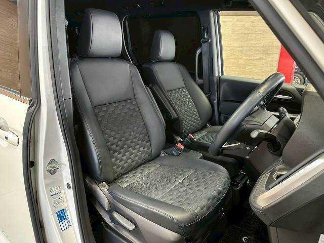 ヴォクシー Ｓ－Ｚ　後席モニター／パワーバックドア／ＢＳＭ／全周囲カメラ／パーキングアシスト／純正ナビＴＶ／両側電動スライドドア／衝突軽減ブレーキ／レーンアシスト／Ｂｌｕｅｔｏｏｔｈ／シートヒーター／後席シートヒーター（9枚目）