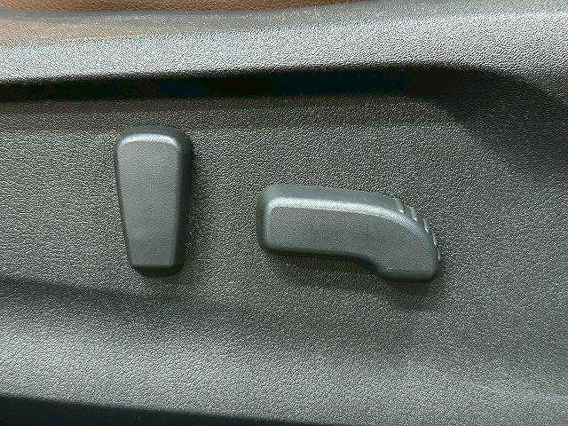 フォレスター ハイブリッド　Ａｄｖａｎｃｅ　８インチナビ／ブラウンレザーシート／アイサイト／ＥＴＣ／デジタルインナーミラー／レーダークルーズコントトール／パワーシート／シートメモリー／パワーバックドア／シートヒーター／１８インチアルミ／ＥＴＣ（8枚目）