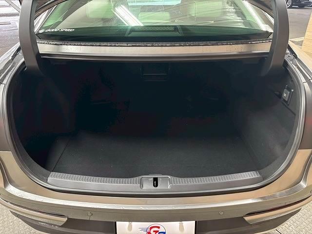 クラウンクロスオーバー Ｇアドバンスド・レザーパッケージ　ナビＴＶ／シートヒーター／デジタルミラー／レーダークルーズ／衝突軽減／レーンアシスト／ブラインドスポット／パワーシート／シートメモリ／電動リアゲート／シートエアコン／２１インチアルミ／ＥＴＣ（20枚目）