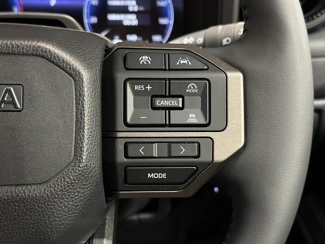 �y���[�_�[�N���[�Y�R���g���[���z�Ǐ]�^�N���[�Y�R���g���[���́A���[�_�[��r�f�I�J�������O���̎Ԃ̏󋵂����m���A�󋵂ɍ��킹�܂��B