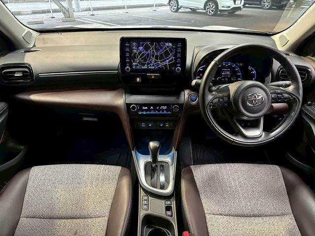 ヤリスクロス ハイブリッドＺ　モデリスタエアロ／全周囲／ナビ／レーダークルーズ／衝突軽減／レーンアシスト／ブラインドスポット／シートヒーター／ステアリングスイッチ／電動リアゲート／Ｂｌｕｅｔｏｏｔｈ接続／１８インチアルミ／ＥＴＣ（3枚目）