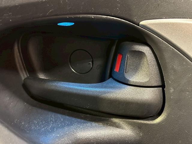 ヤリスクロス ハイブリッドＺ　モデリスタエアロ／全周囲／ナビ／レーダークルーズ／衝突軽減／レーンアシスト／ブラインドスポット／シートヒーター／ステアリングスイッチ／電動リアゲート／Ｂｌｕｅｔｏｏｔｈ接続／１８インチアルミ／ＥＴＣ（50枚目）