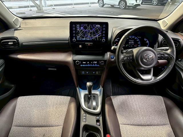 ヤリスクロス ハイブリッドＺ　モデリスタエアロ／全周囲／ナビ／レーダークルーズ／衝突軽減／レーンアシスト／ブラインドスポット／シートヒーター／ステアリングスイッチ／電動リアゲート／Ｂｌｕｅｔｏｏｔｈ接続／１８インチアルミ／ＥＴＣ（52枚目）